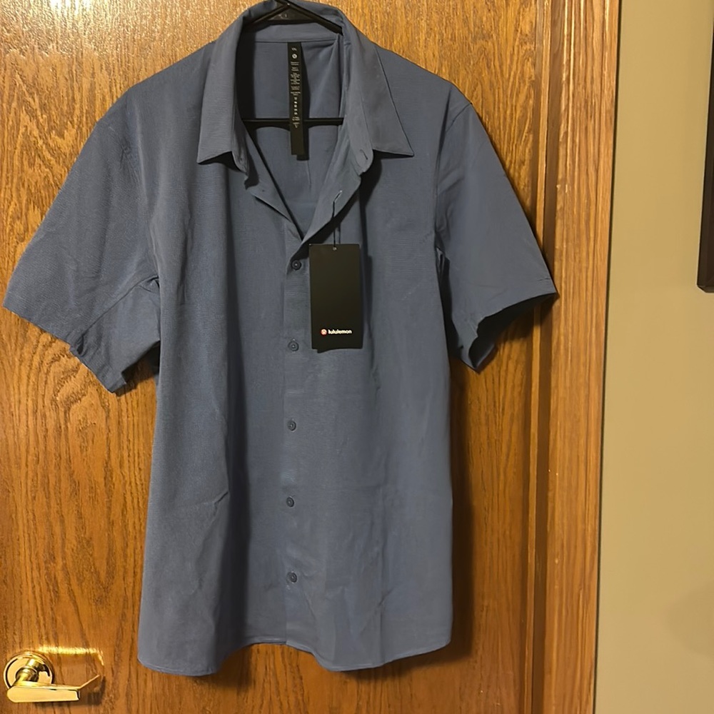Lululemon XXL Mens short sleeve shirt